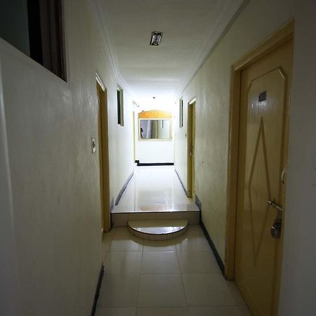Oyo Hotel Blue Diamond Ахмедабад Екстер'єр фото
