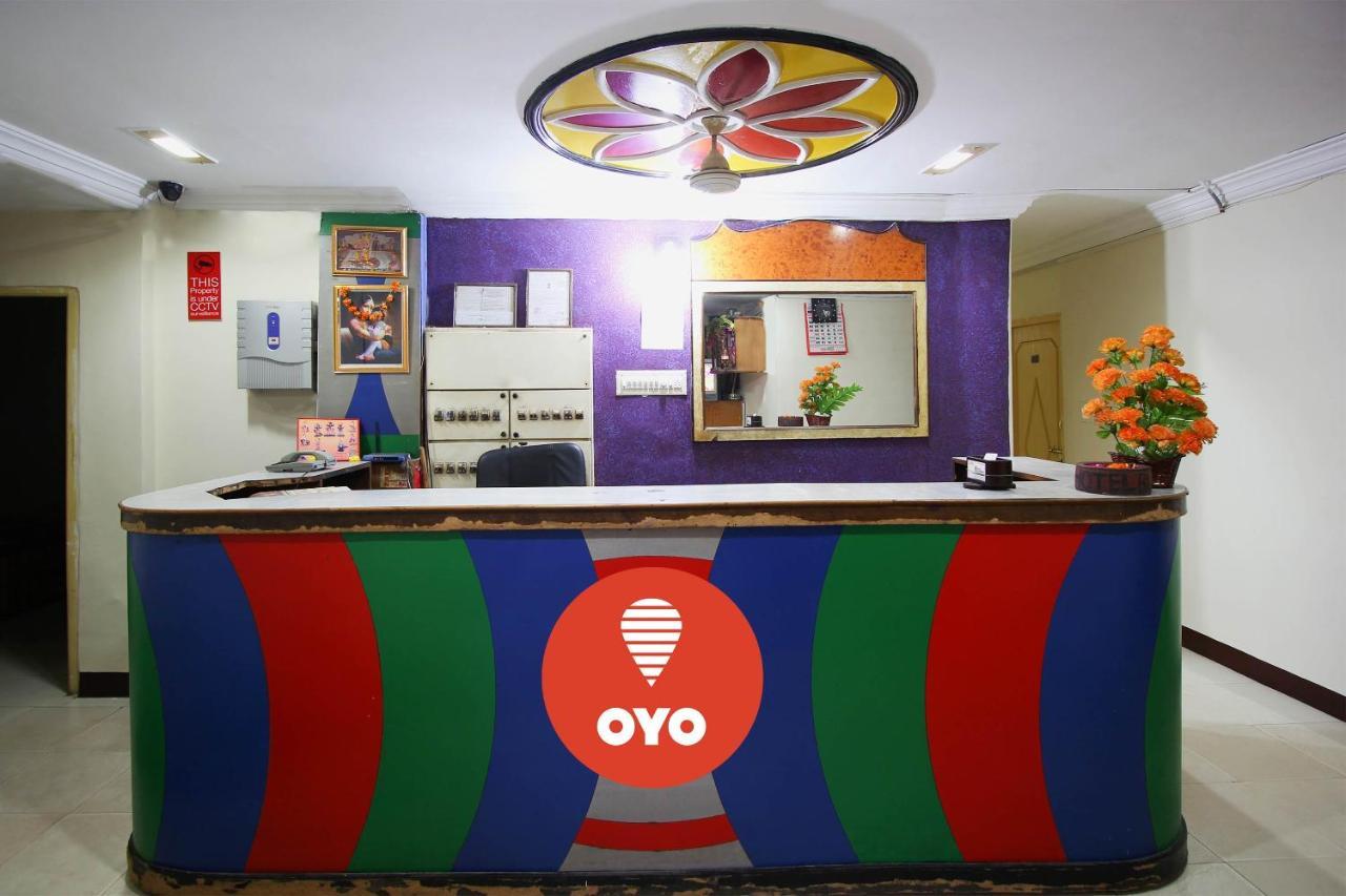 Oyo Hotel Blue Diamond Ахмедабад Екстер'єр фото